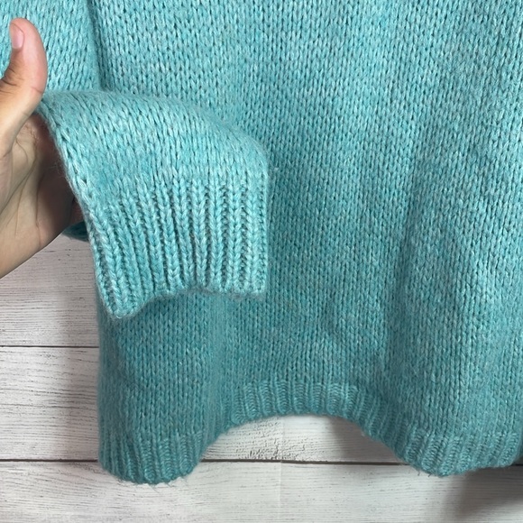 Women’s Venti6 Loose Fit Sweater - Picture 3 of 7